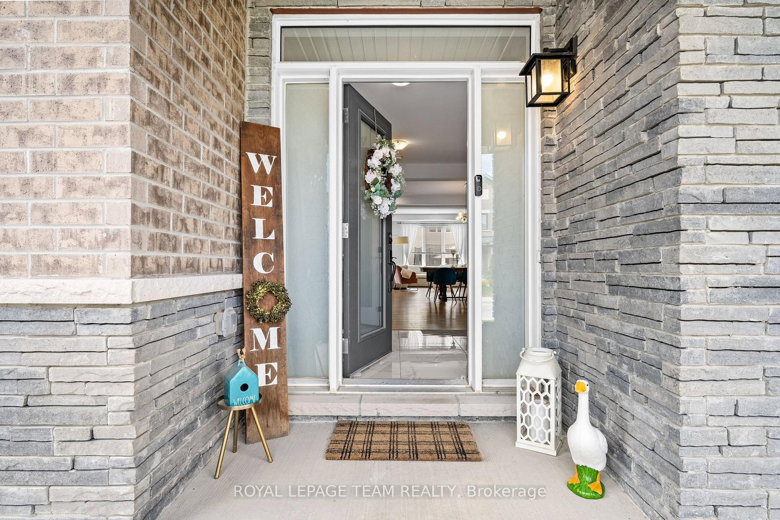 98 RALPH ERFLE Way • Ottawa, ON photo 3