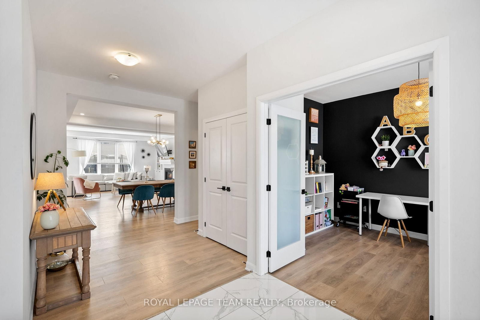 98 RALPH ERFLE Way • Ottawa, ON photo 5