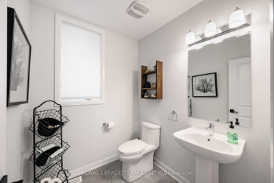 98 RALPH ERFLE Way • Ottawa, ON photo 8