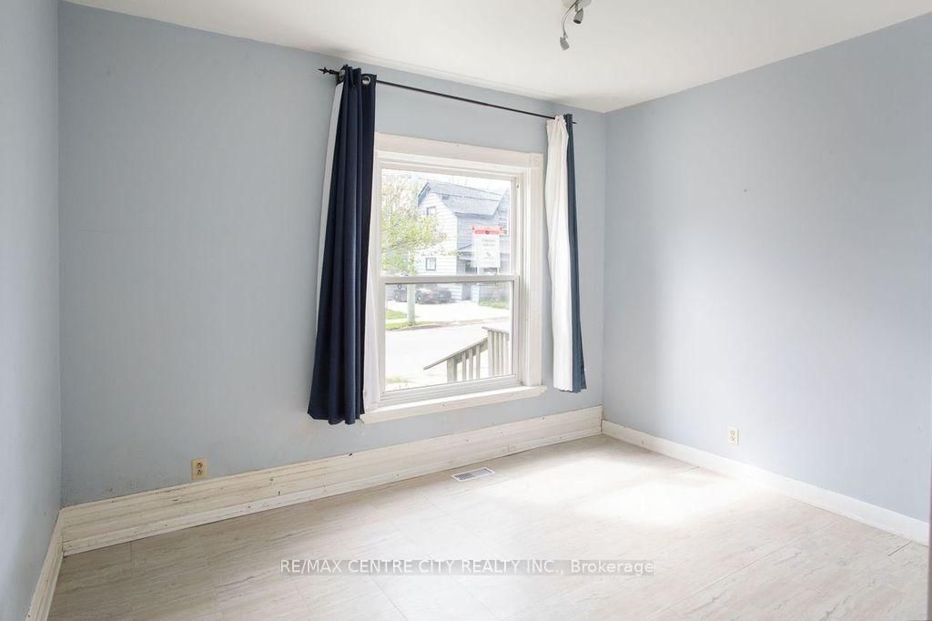 49 Wilson Avenue, London North — photo 6