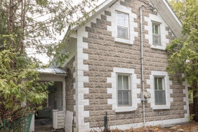 8 Ryan Street