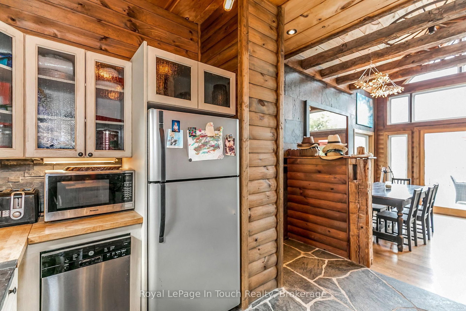 8 B686 DERBYSHIRE • The Archipelago, ON photo 13