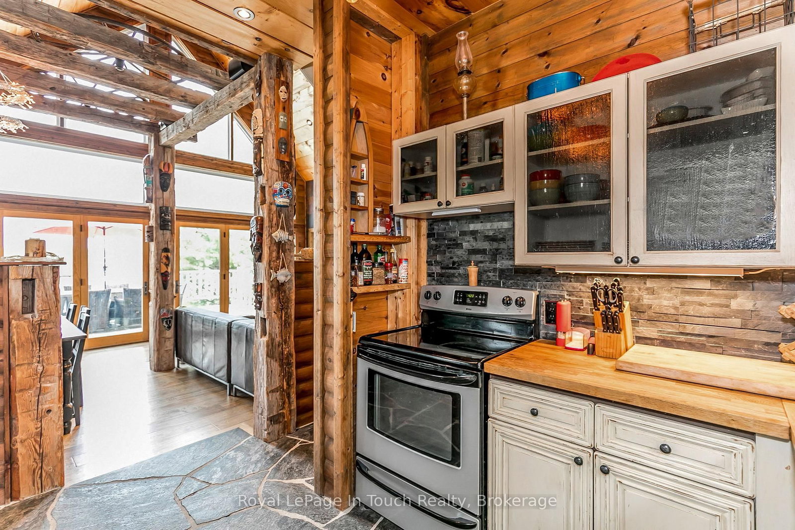 8 B686 DERBYSHIRE • The Archipelago, ON photo 14