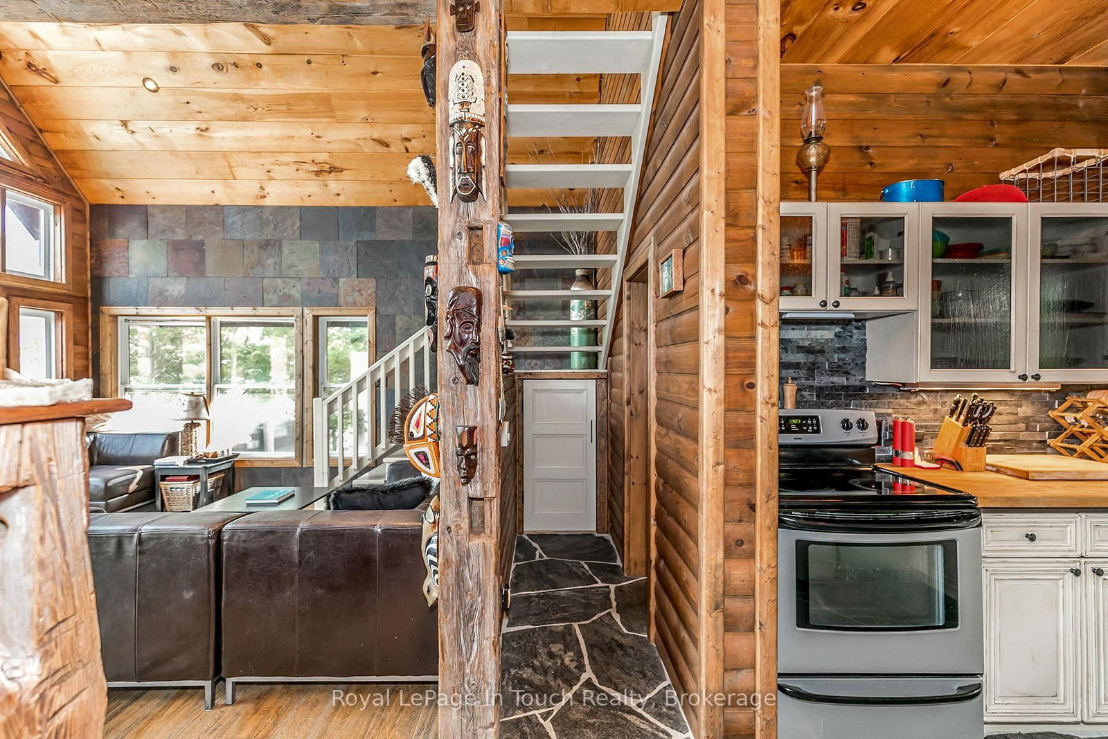 8 B686 DERBYSHIRE • The Archipelago, ON photo 19