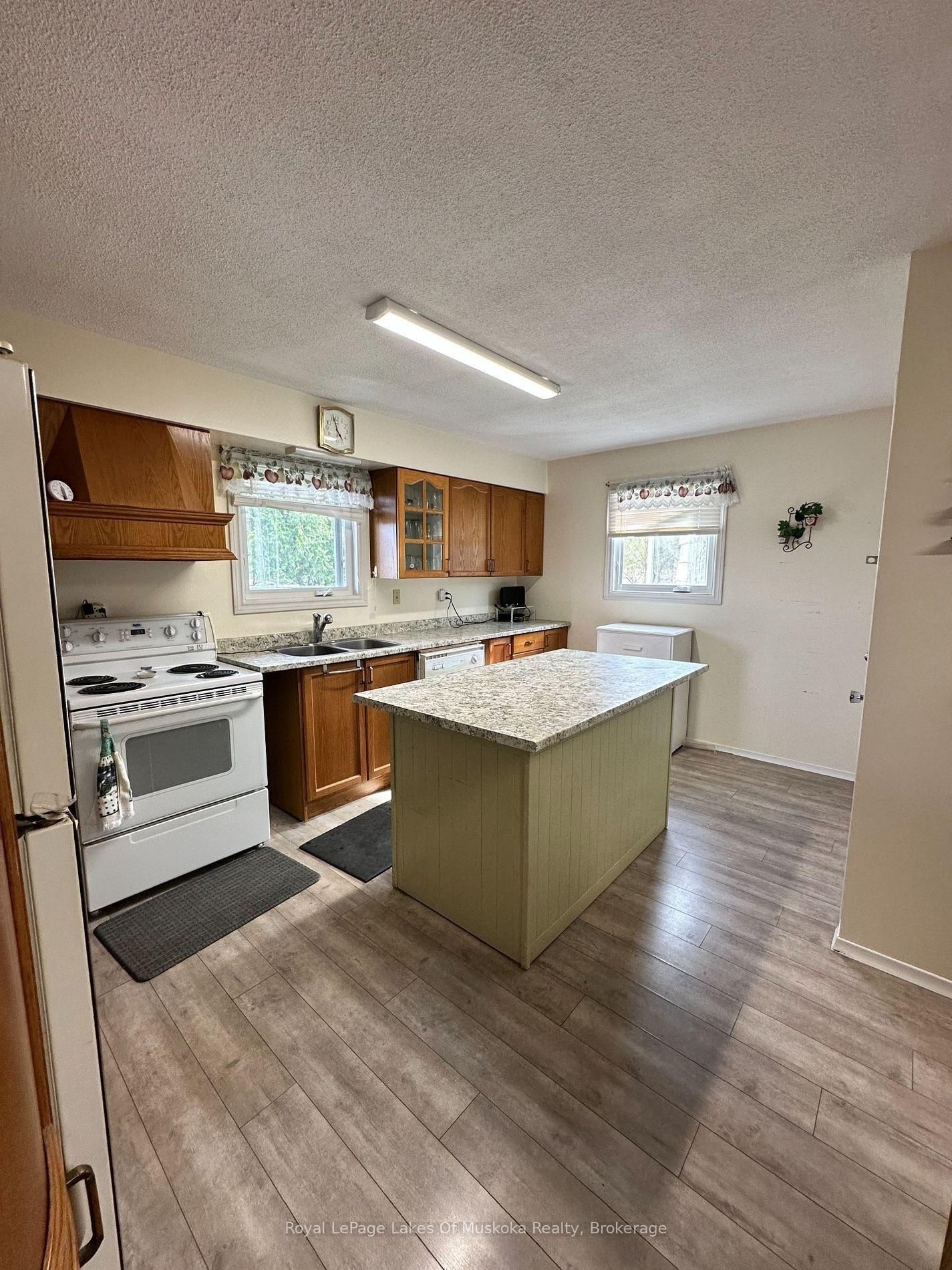 250 Stephenson Rd 12 W Road • Huntsville, ON photo 16