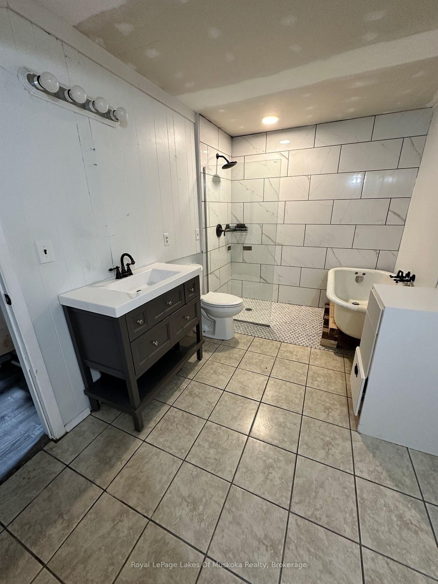 250 Stephenson Rd 12 W Road • Huntsville, ON photo 33