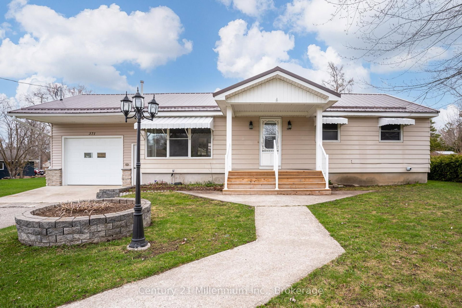 371 Hunter Street — photo 2
