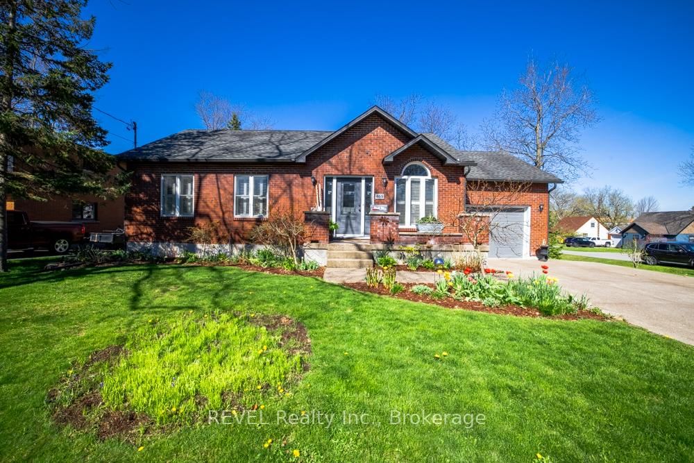 Detached House for sale at 469 Glenwood Avenue, Fort Erie, Ontario, L0S 1N0 - Ridgeway - MLS: X13068394