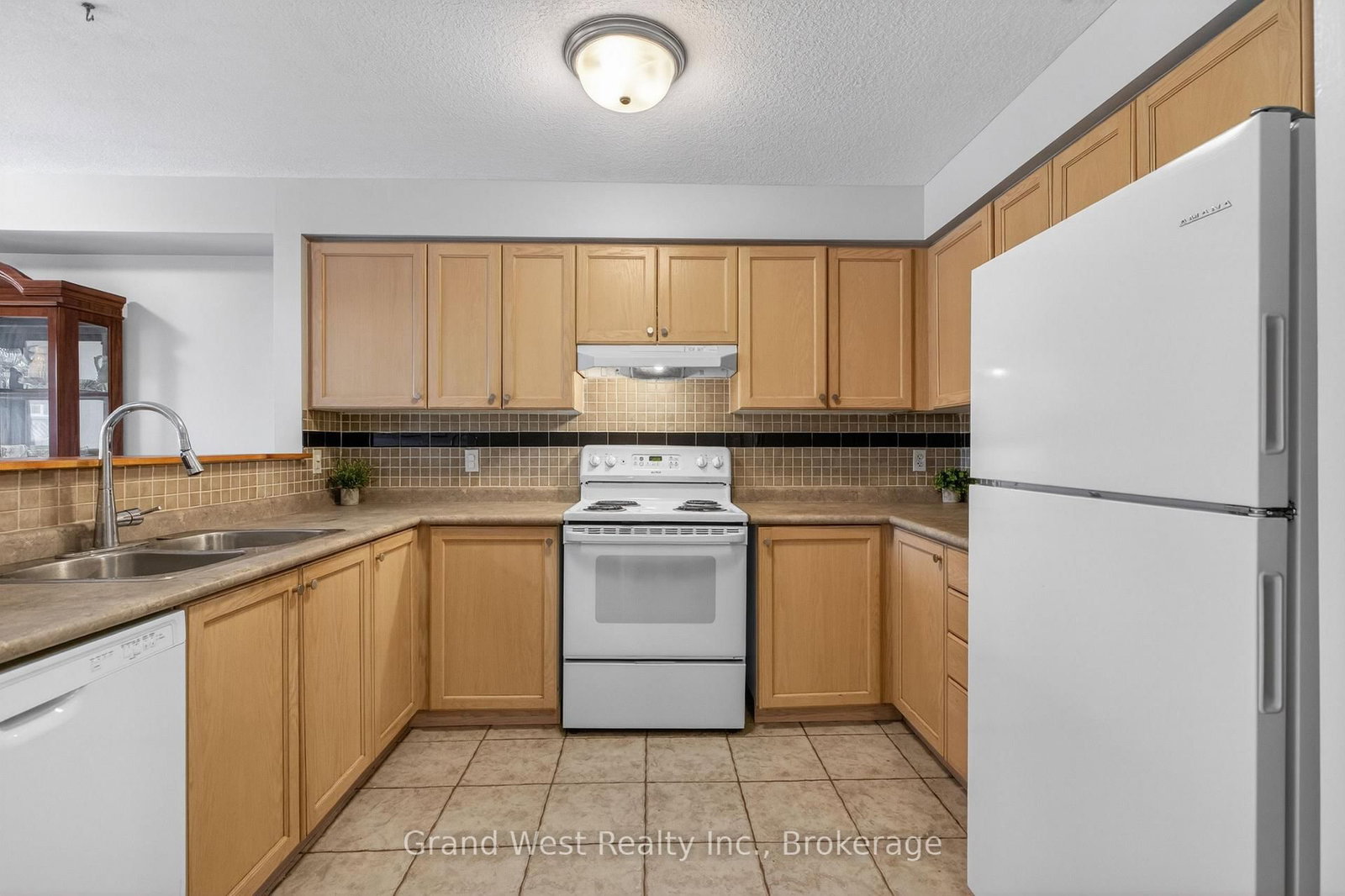 12 FERNCLIFFE Street - Photo 17