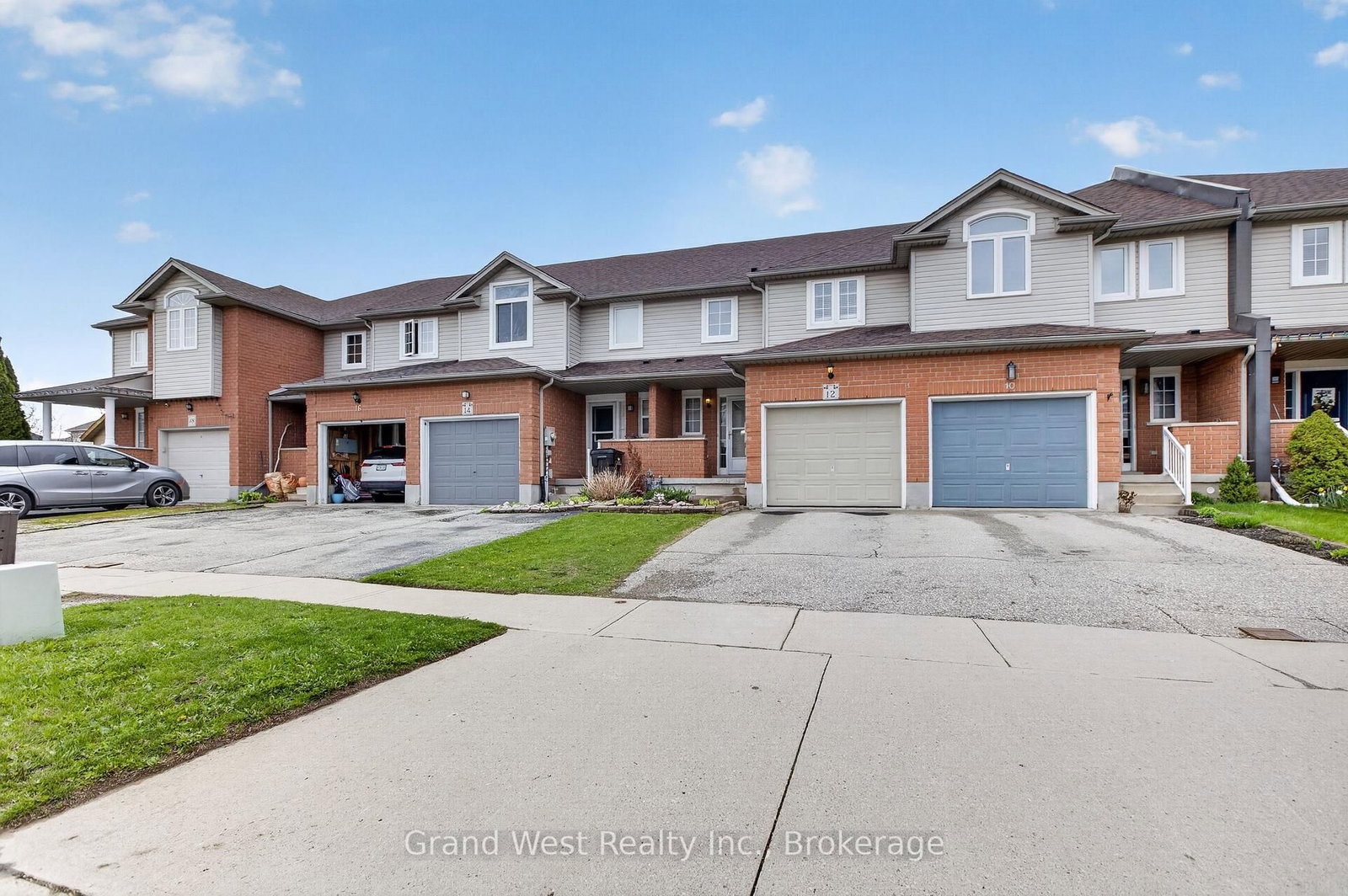 12 FERNCLIFFE Street - Photo 2