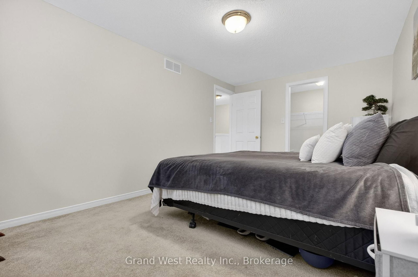 12 FERNCLIFFE Street - Photo 24