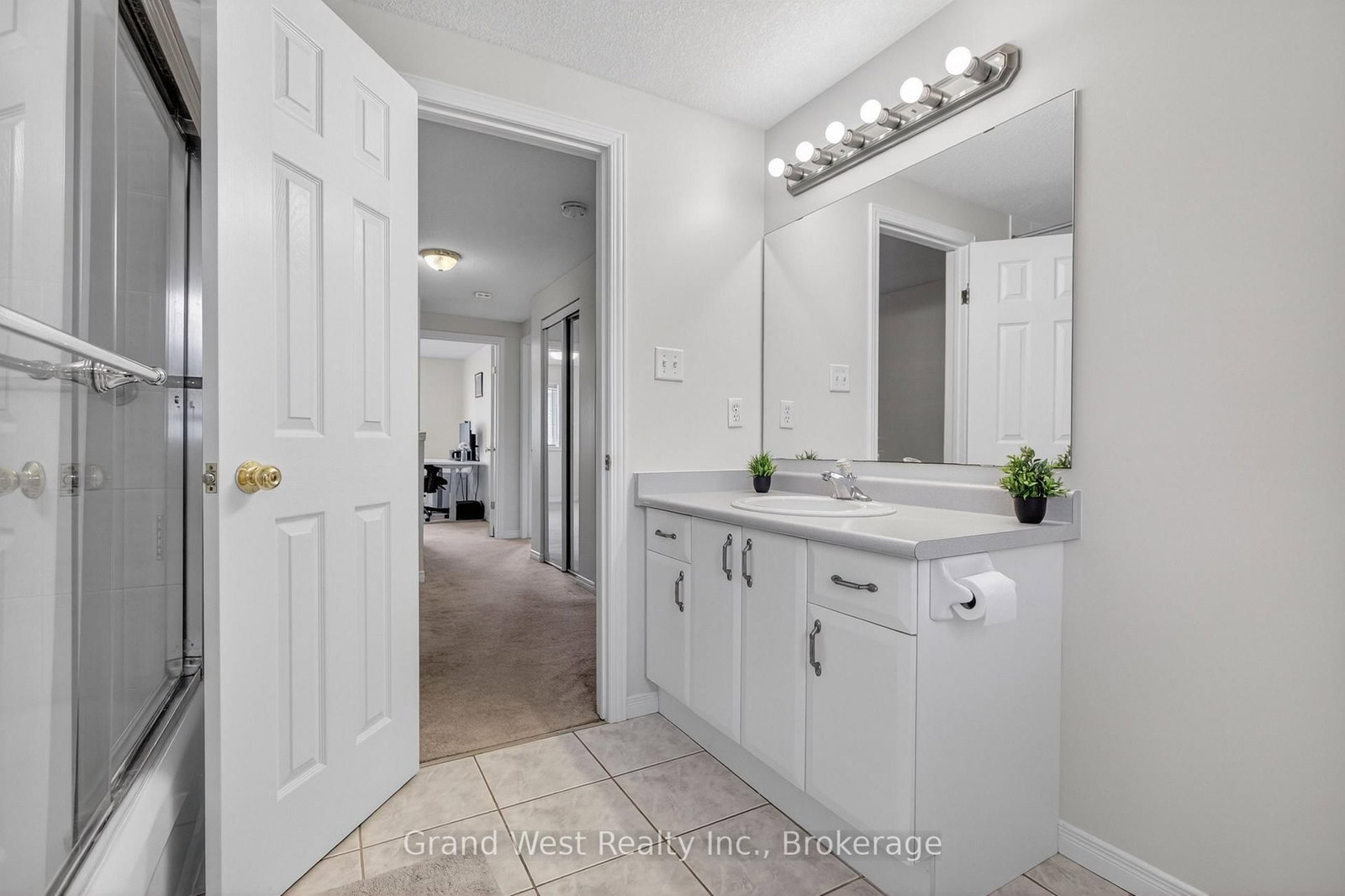 12 FERNCLIFFE Street - Photo 26