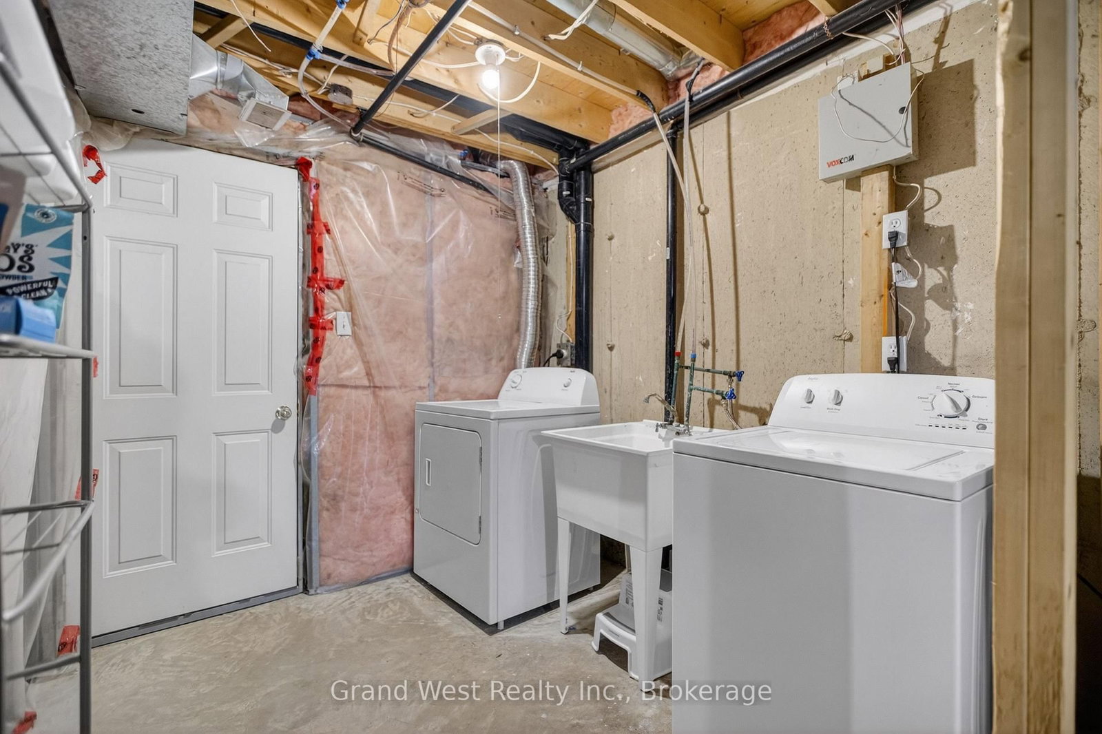12 FERNCLIFFE Street - Photo 35