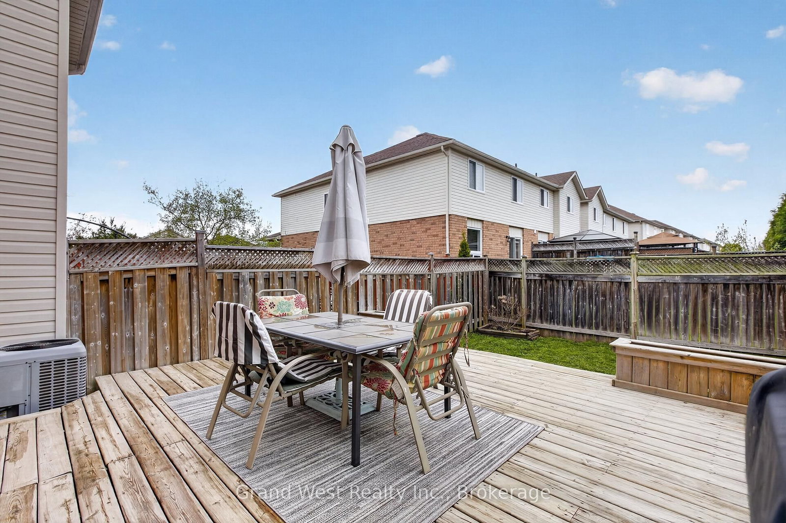 12 FERNCLIFFE Street - Photo 36