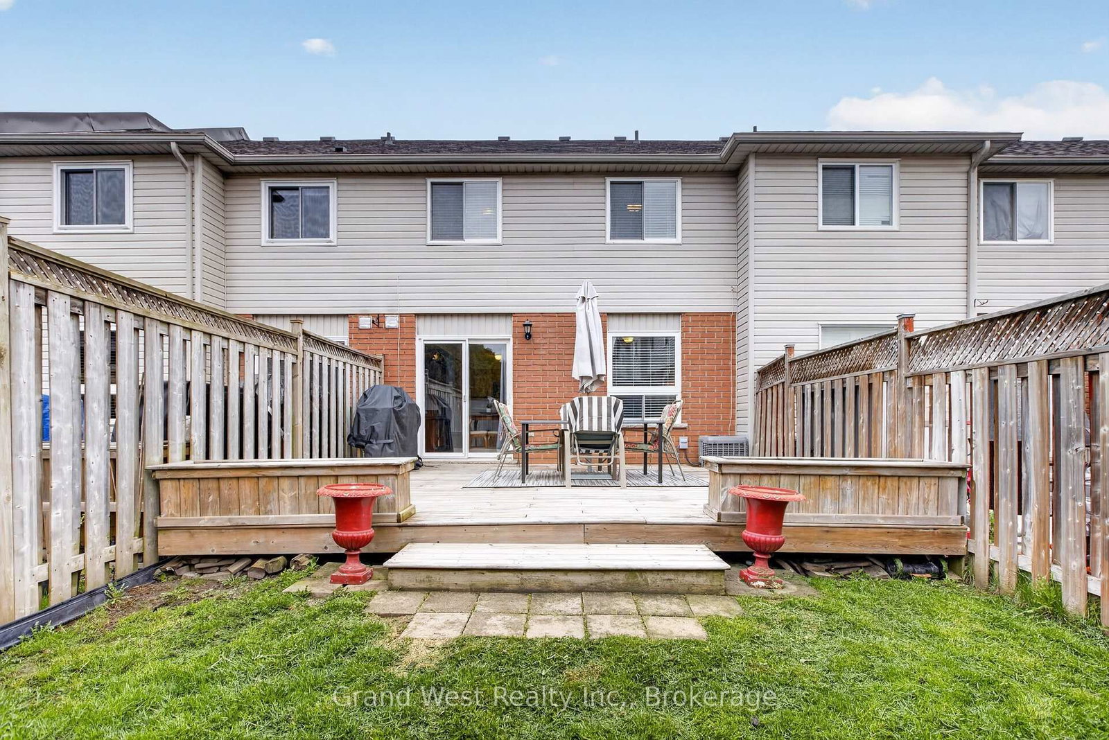 12 FERNCLIFFE Street - Photo 38