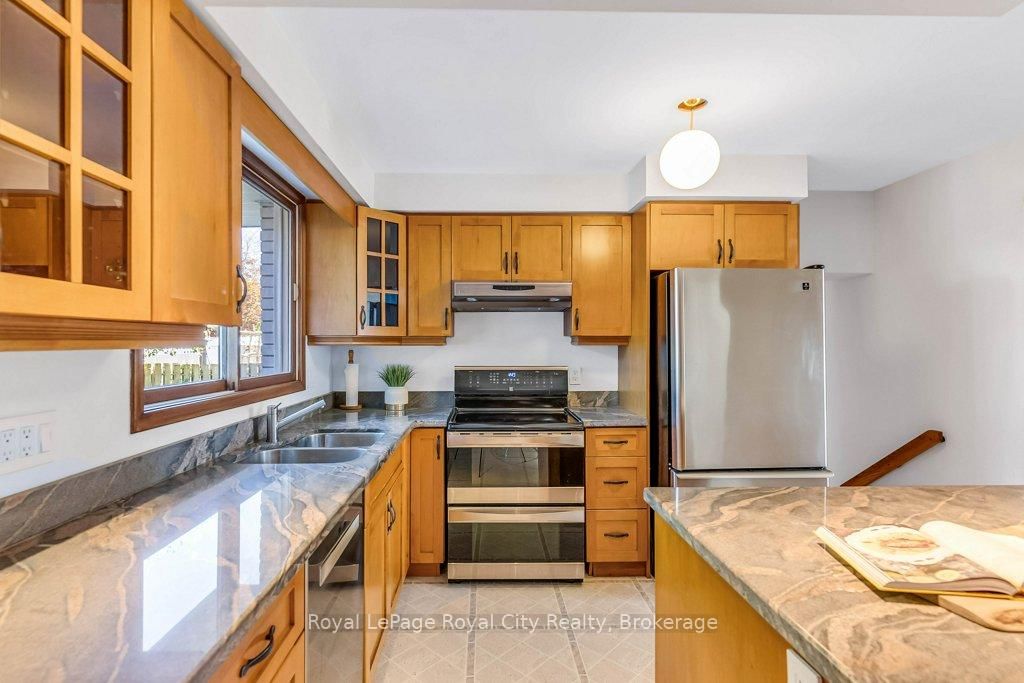 40 Keats Cres, Guelph, view 20