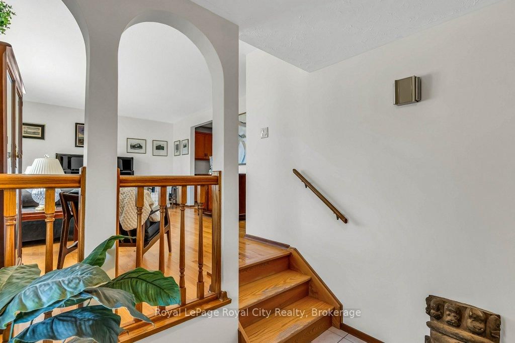 40 Keats Cres, Guelph, view 5
