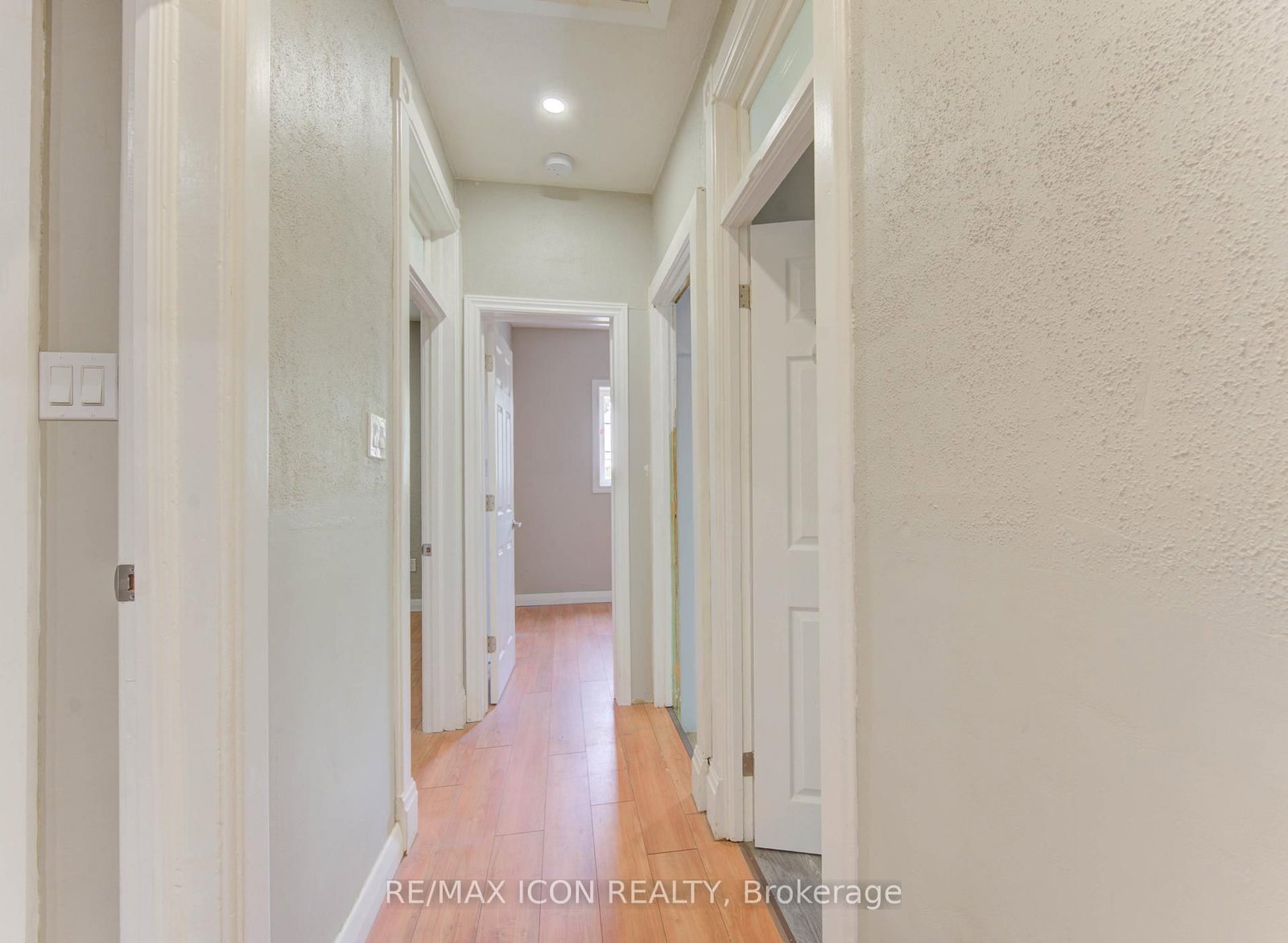 138 Courtland Avenue E - Photo 16