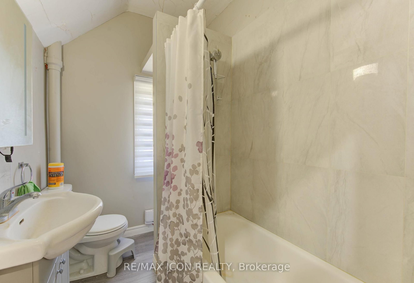 138 Courtland Avenue E - Photo 17