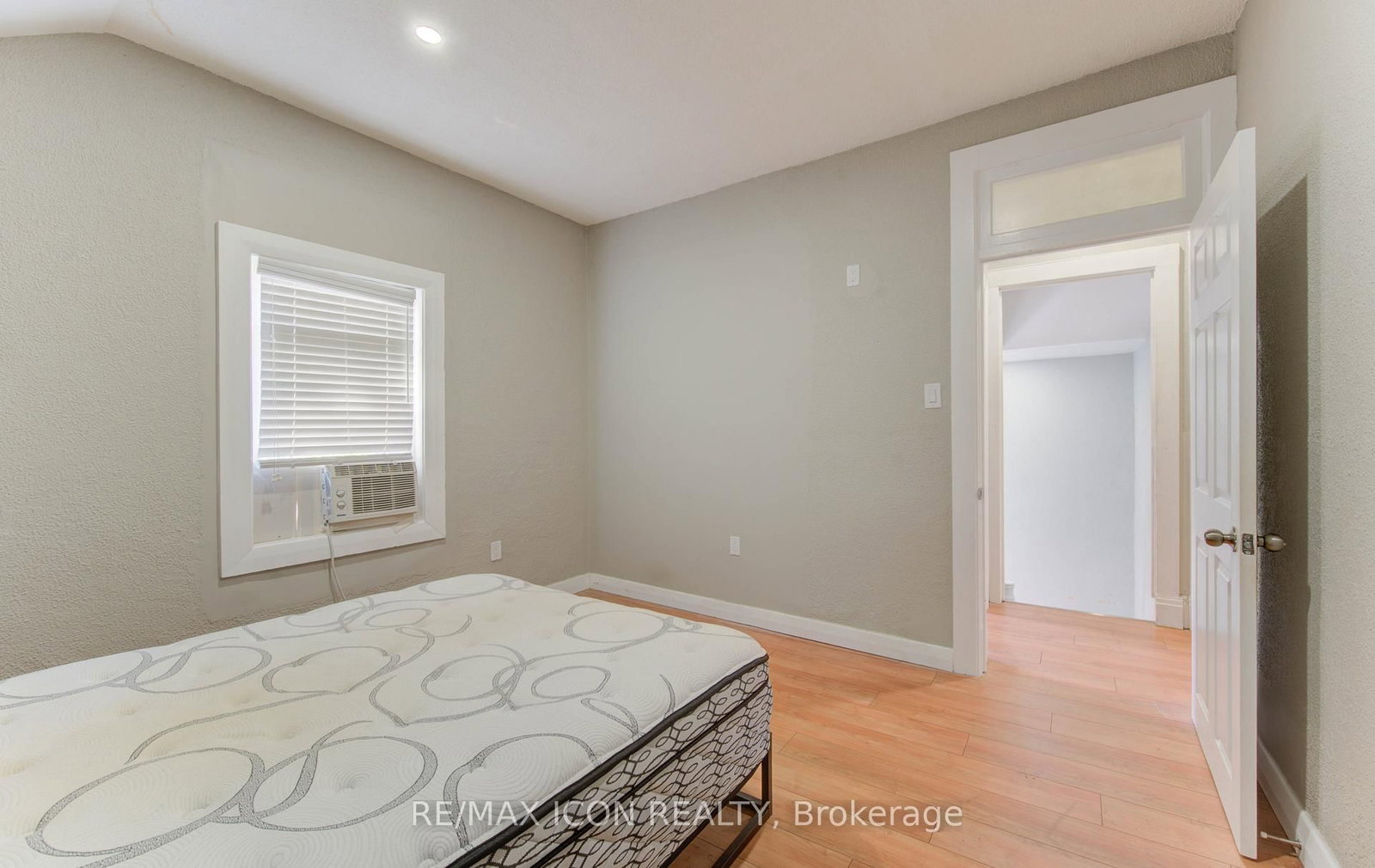 138 Courtland Avenue E - Photo 20