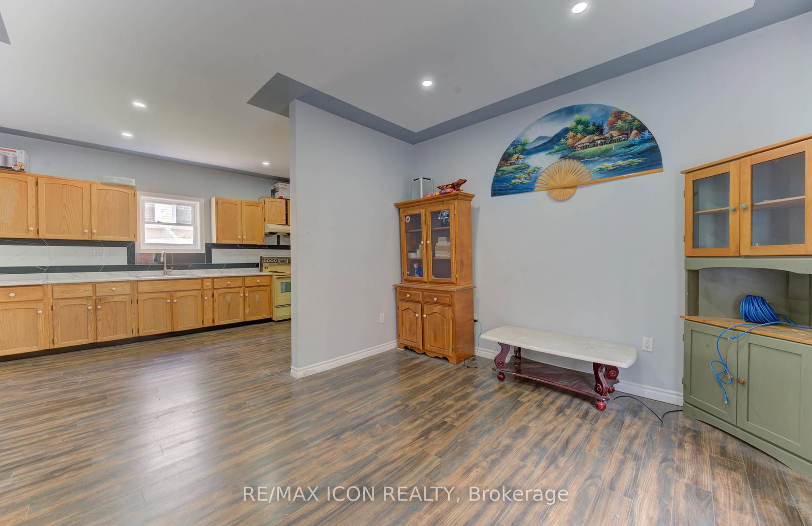 138 Courtland Avenue E - Photo 9