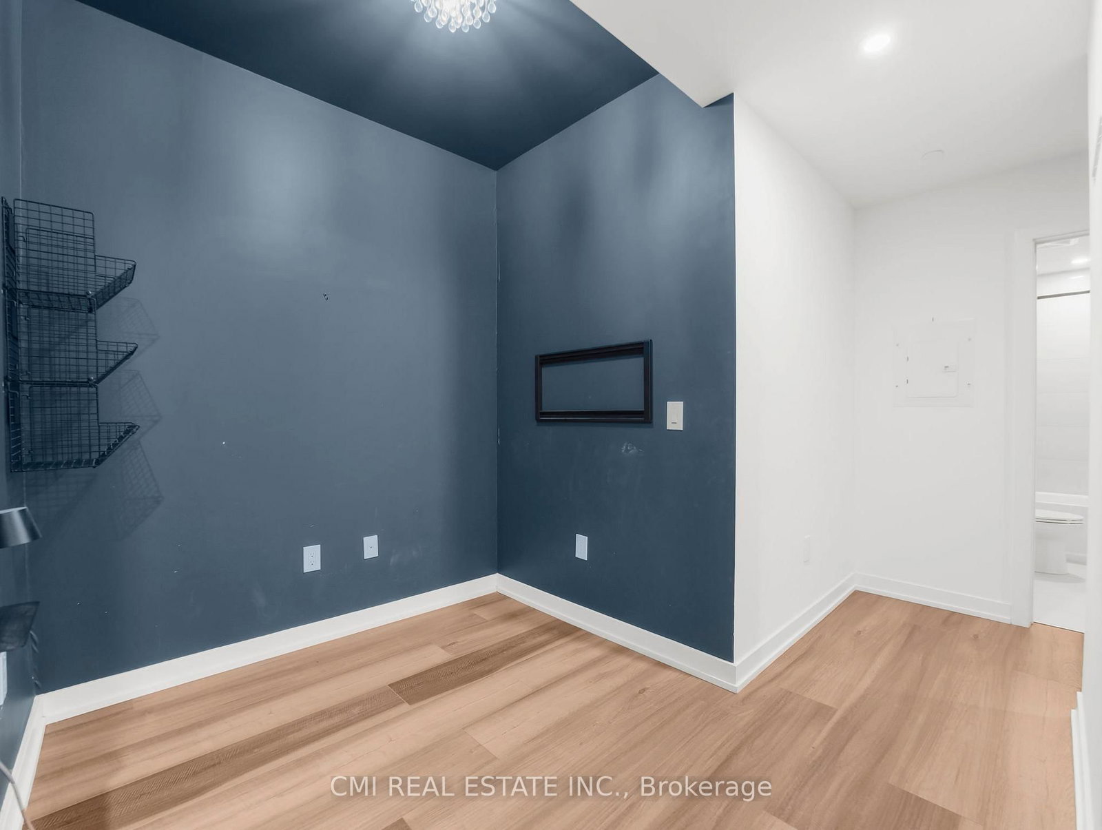 5 Wellington Street S, Unit 411 - Photo 5