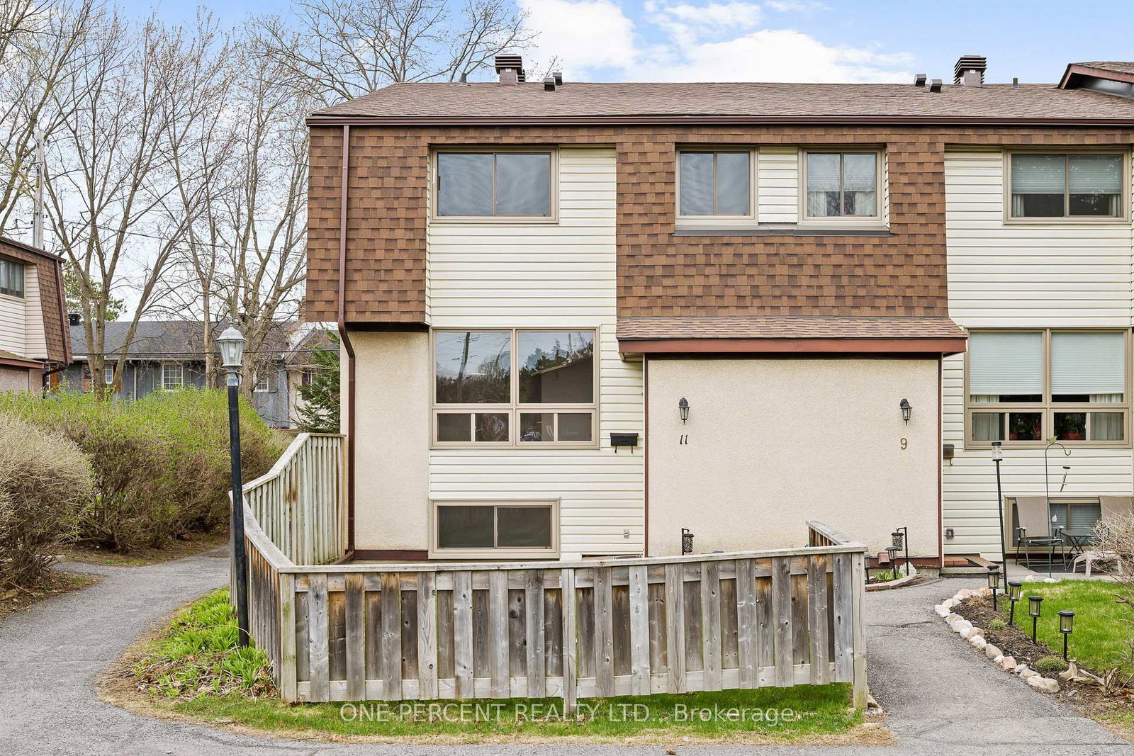 Townhouse for sale at 11-2640 Draper Avenue, Ottawa, Ontario, K2H 8V3 - Redwood Park - MLS: X13070458