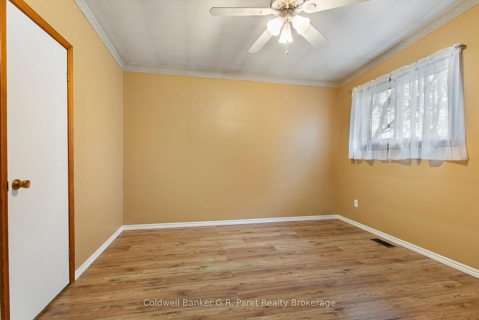 105 Queen Street • Tillsonburg, ON photo 12