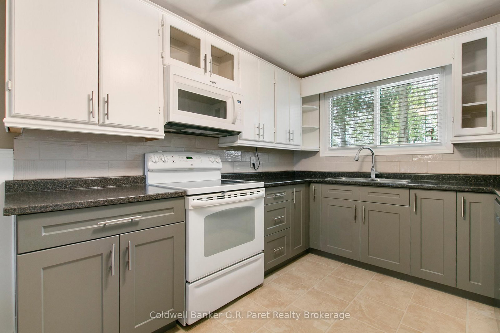 105 Queen Street • Tillsonburg, ON photo 5