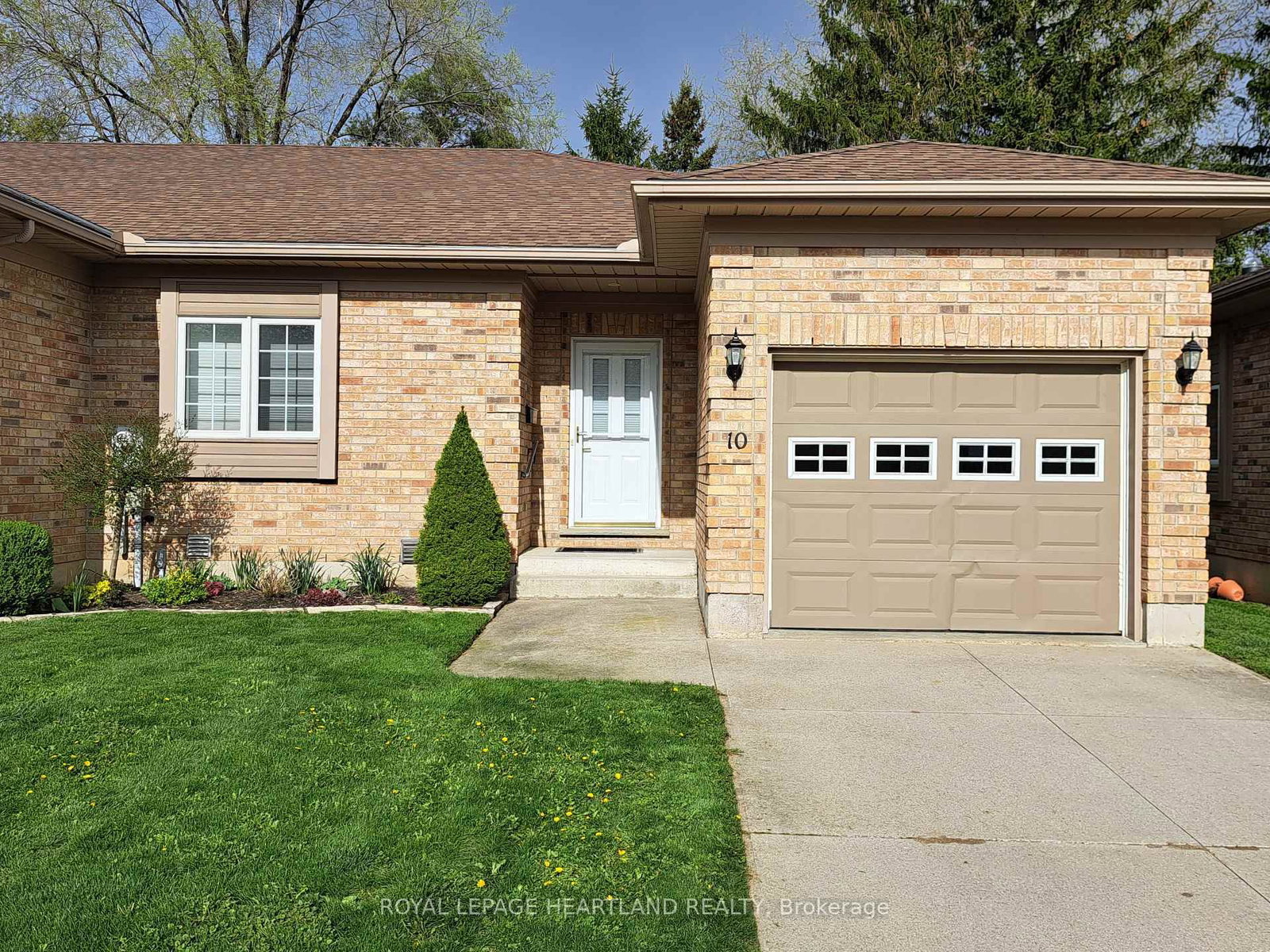 Townhouse for sale at 10 Brookside Place, South Huron, Ontario, N0M 1S2 - Exeter - MLS: X13070828