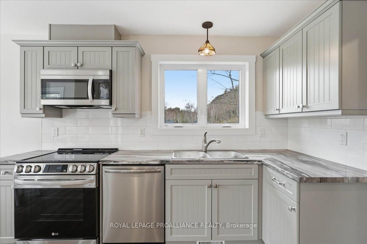 530 Addington Rd 5 • Cloyne, ON photo 3