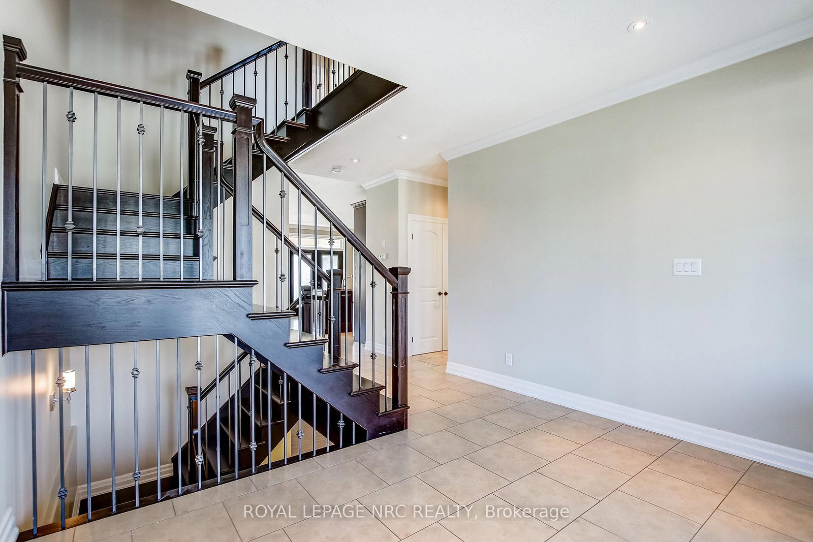 5784 Ironwood Street • Niagara Falls, ON photo 4