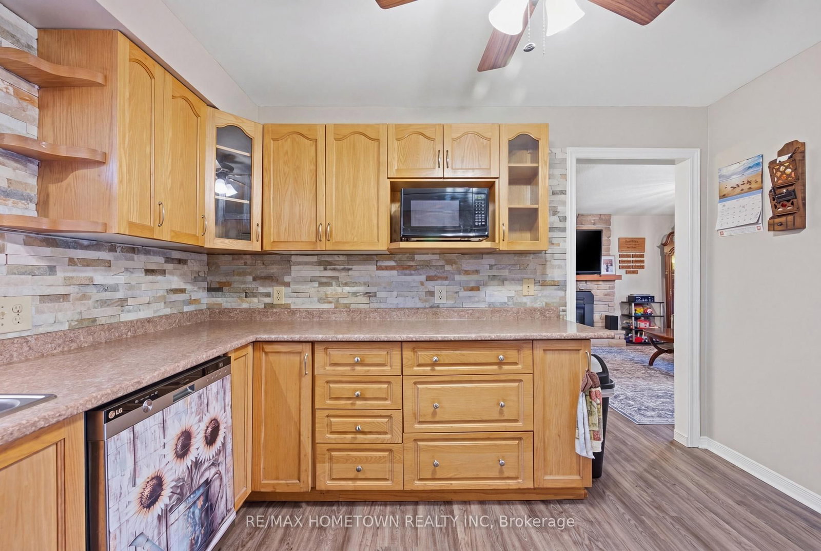 Listing Image 7