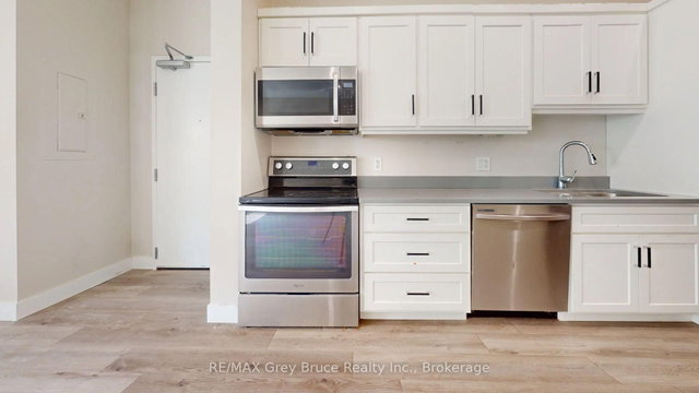 Unit 4 - 39 1st Avenue S