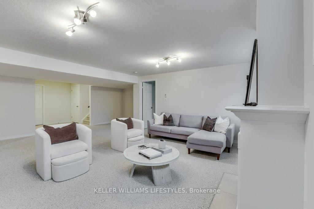 2090 Denview Avenue • London North, ON photo 37