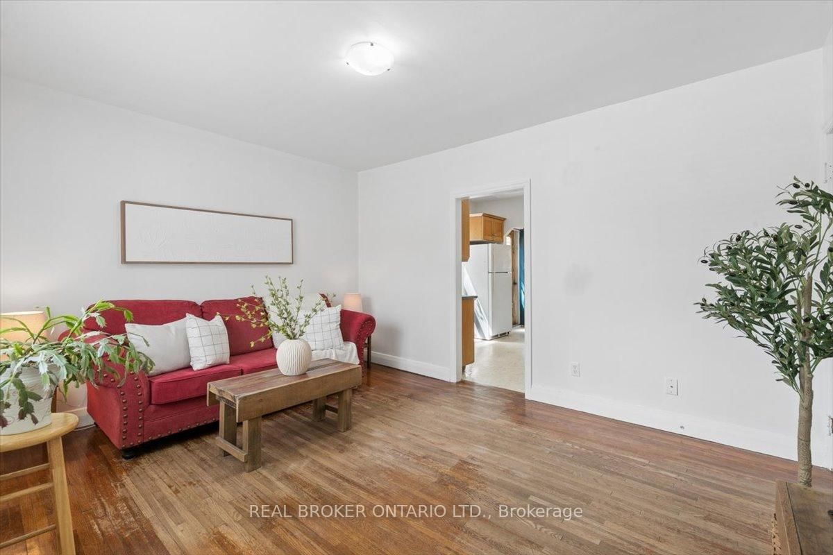 26 Sydney Street N - Photo 3
