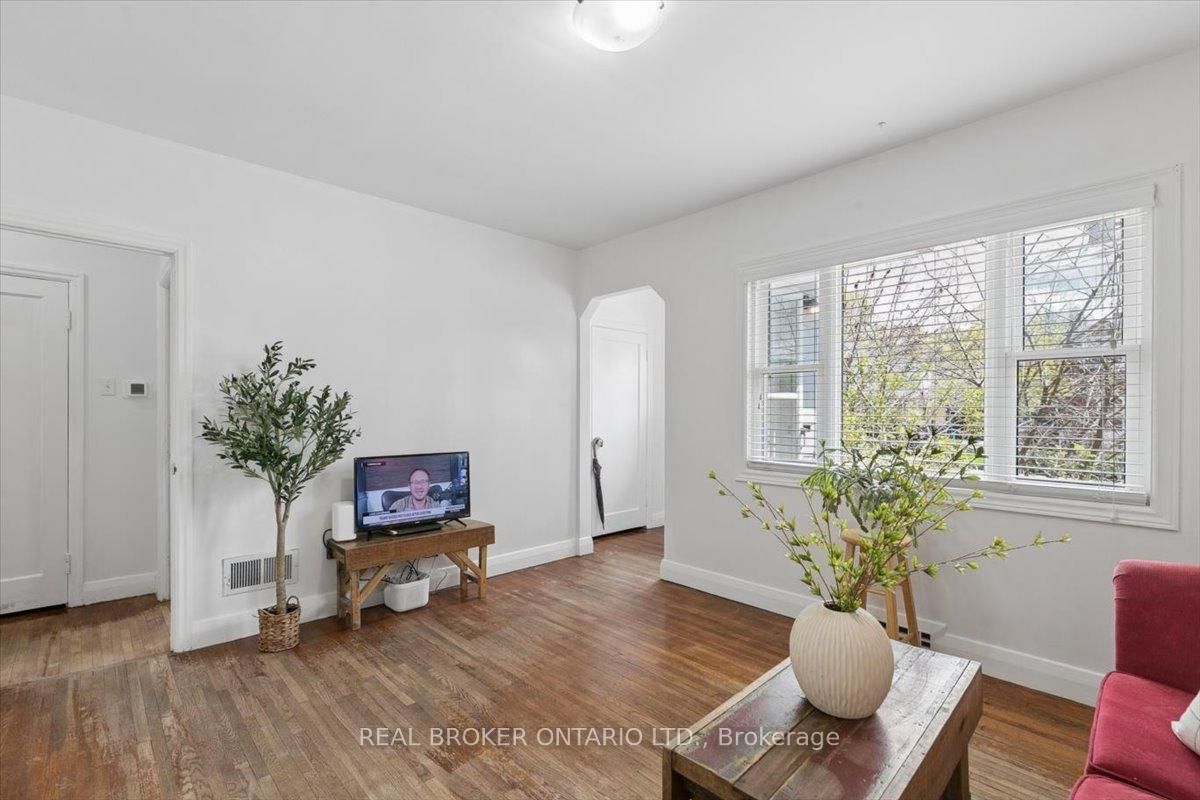 26 Sydney Street N - Photo 5