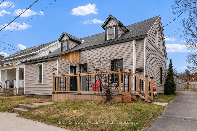 home for sale on 444 Isabella Street