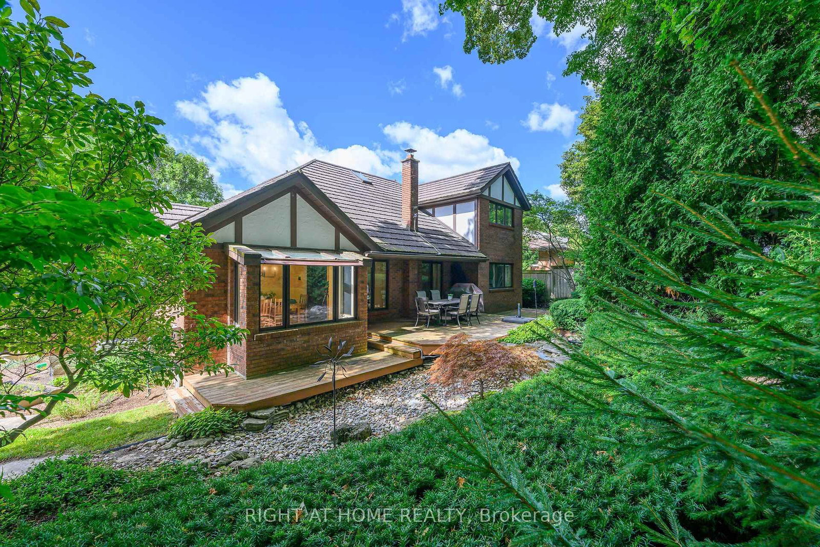 33 Walnut Drive • Guelph, ON photo 3