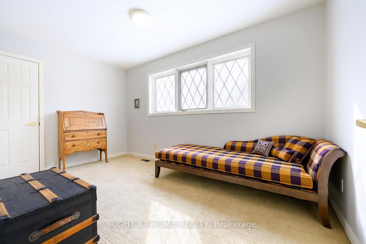 33 Walnut Drive • Guelph, ON photo 32