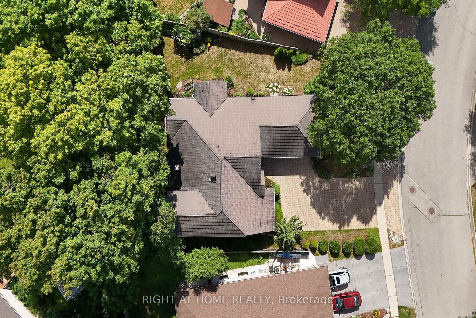 33 Walnut Drive • Guelph, ON photo 37