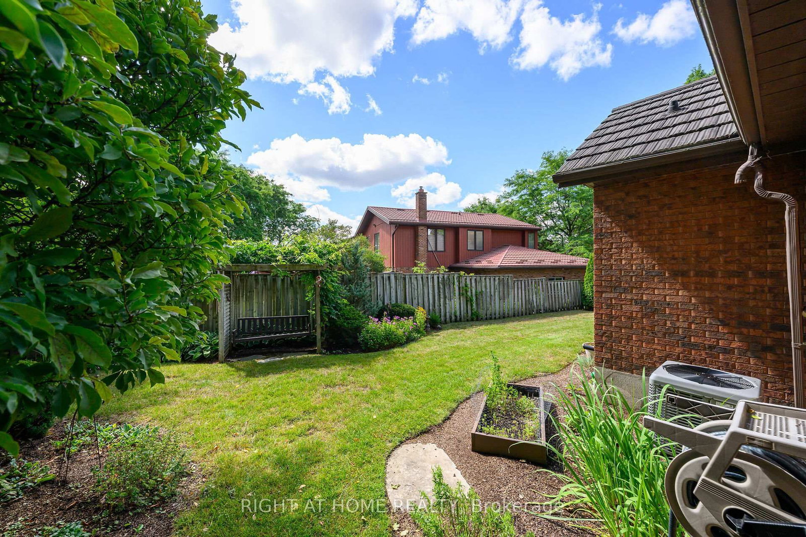 33 Walnut Drive • Guelph, ON photo 38