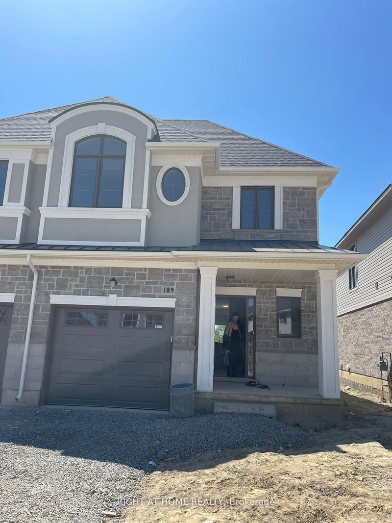 home for lease on 109 Aquasanta Crescent