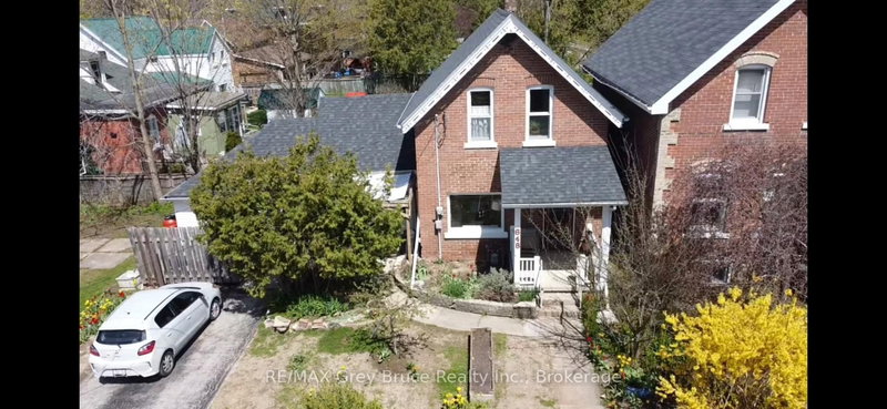 648 9th Street E