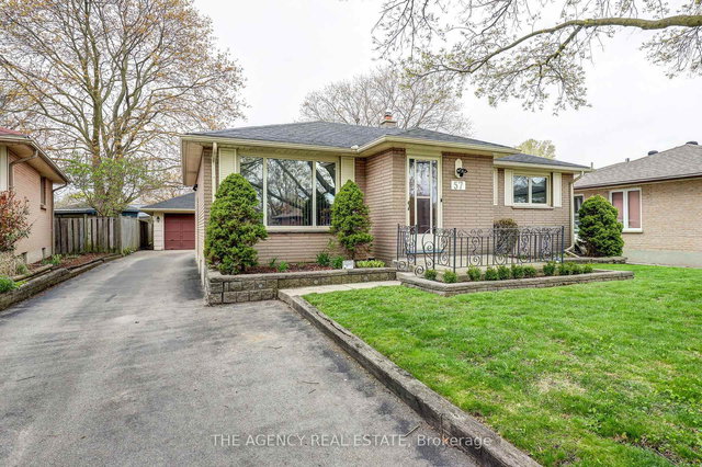 57 Laurentian Drive S