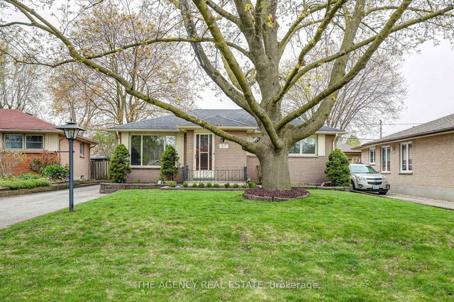 57 Laurentian Drive S