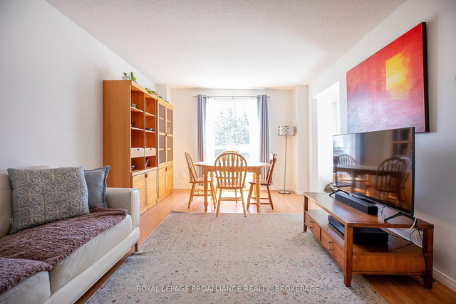 1258 Brackenwood Crescent