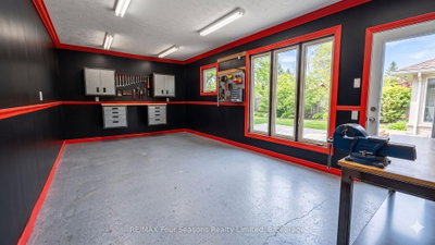 599 Thede Drive • Saugeen Shores, ON photo 2
