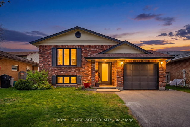 99 Oakhurst Crescent