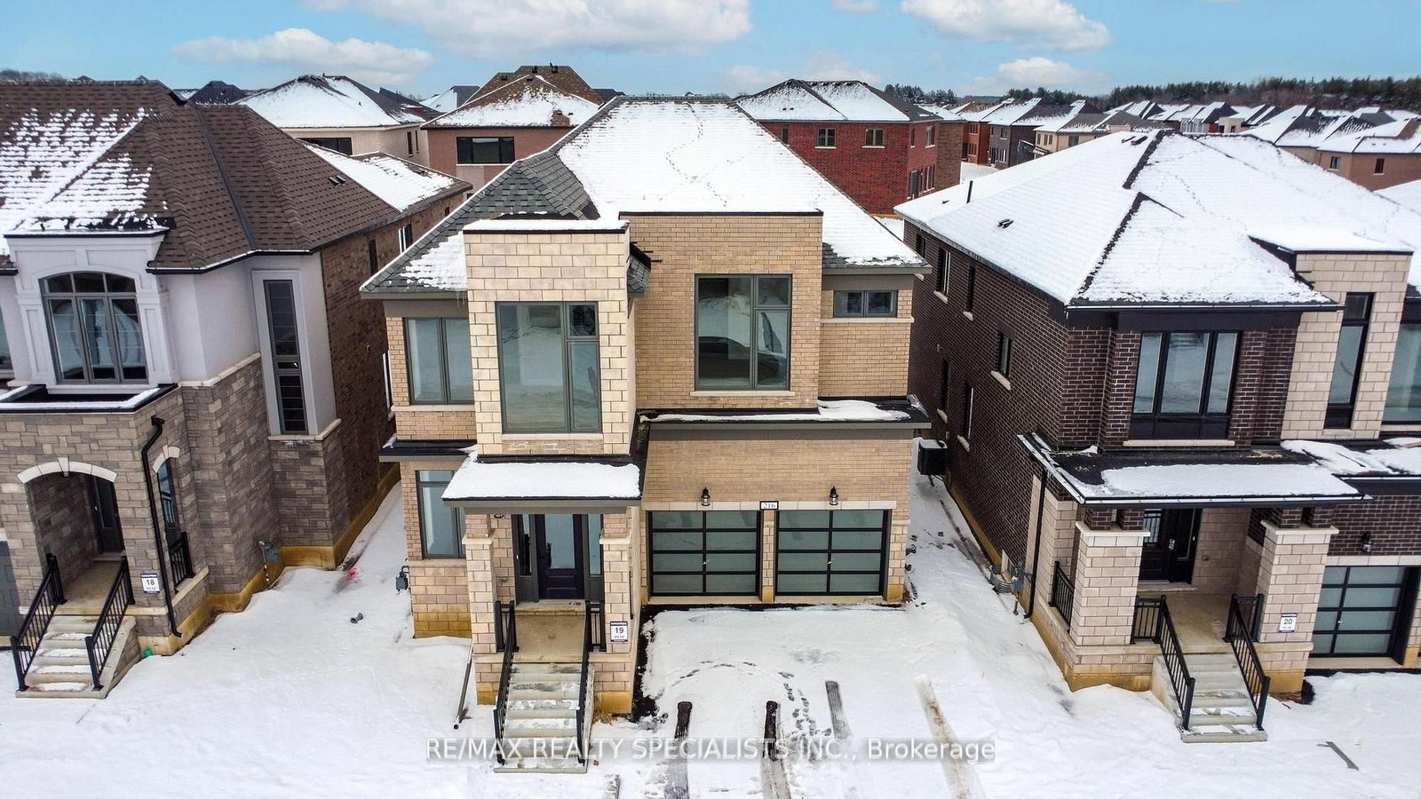 216 Harwood Avenue - Photo 2